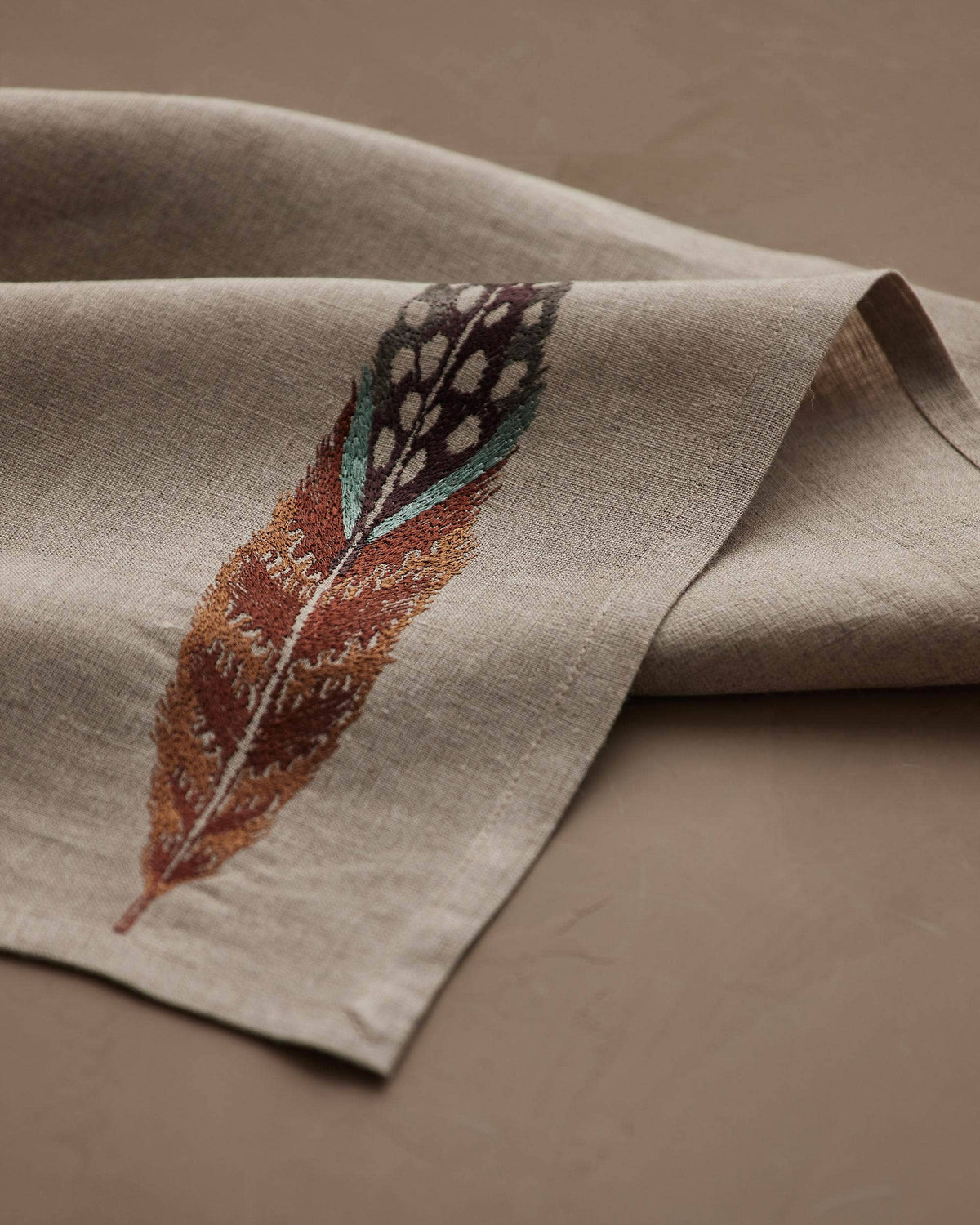 Coral & Tusk - Fowl Feather - Dinner Napkin