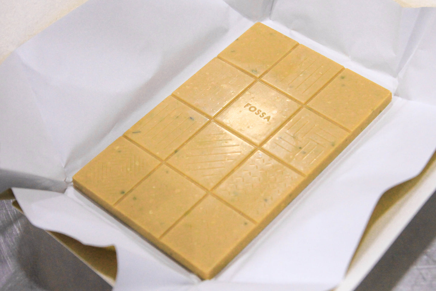 Fossa - Salted Egg Cereal Blond Chocolate